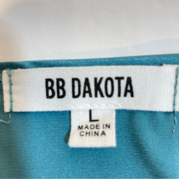 BB DAKOTA Satin Silky Teal Boxy Blouse Top Front Pocket Short Sleeves Size Large - Picture 6 of 8